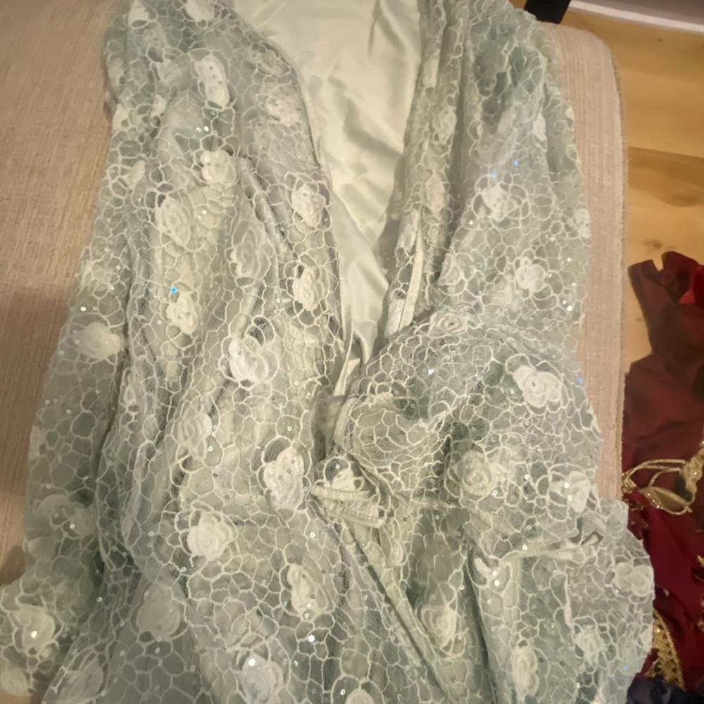 Elegant Laced soft green Abaya with a floral pattern 😍